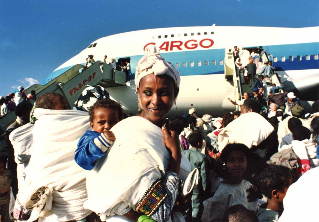 One last look before boarding EL AL’s 747 (4X-AXF) at Addis Ababa on the Operation Solomon flight that carried an all-time record of 1,087 passengers. (EL AL, Yaacov Katz photo).