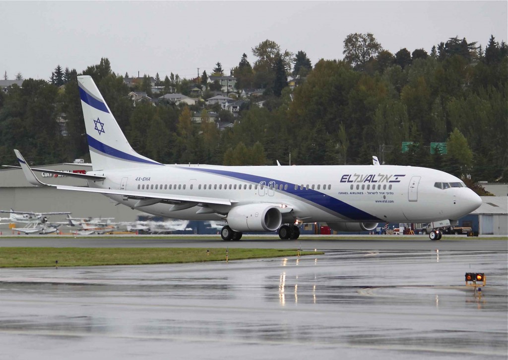 EL AL 737-900ER 4X-EHA at Boeing Field, 2 October 2013 (photo probably by Joe Walker, via John Wegg).