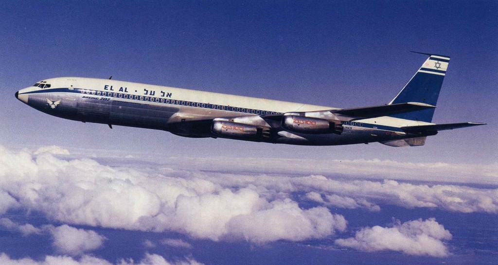 EL AL’s first pure jet aircraft, Boeing 707-400 Intercontinental with Rolls-Royce engines, 4X-ATA, flying over the State of Washington, 1961 (EL AL).