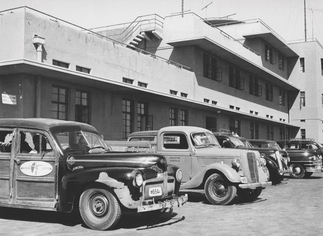 Aviron’s ground fleet at Lydda Airport on 25 October 1947. An Aviron logo plaque is mounted on the door of the 1942 Ford Woody Wagon in the foreground. The stylized bird with wings outstretched over Israel became the first symbol of Arkia Israeli Airlines upon its formation with 50% EL AL ownership in late 1949. (Israel Government Press Office) 
