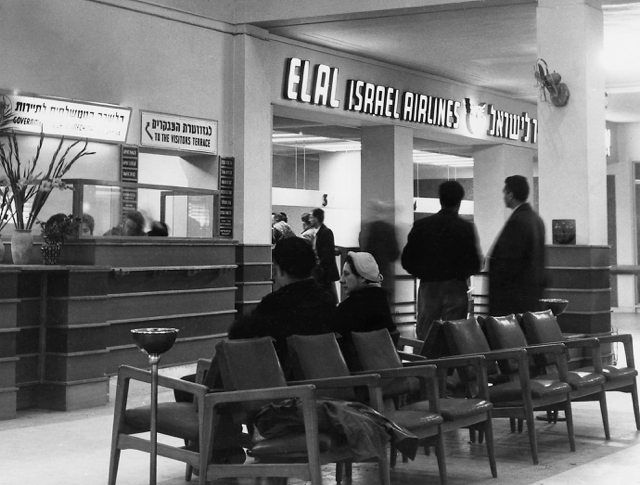 Early EL AL passenger terminal amenities at Lod Airport, 1951. (EL AL Archive)