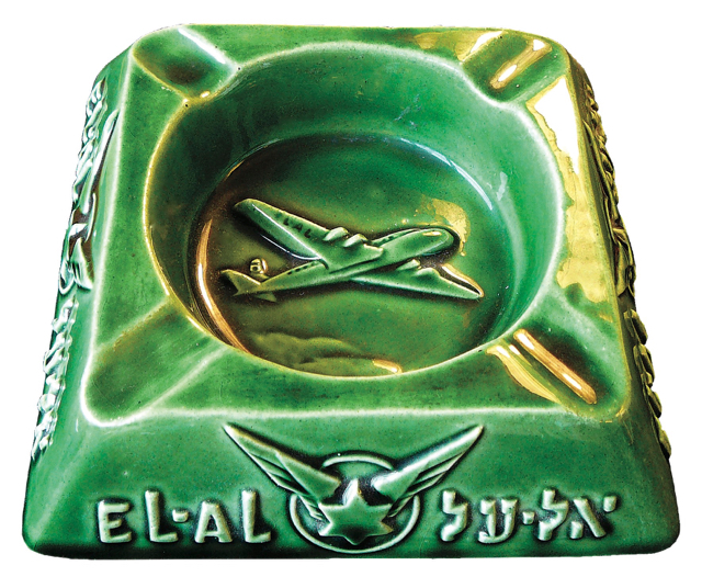 First EL AL ashtray, ceramic, showing DC-4, 1949-50. (MG collection via Lothar Grim)