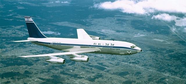 EL AL’s first Boeing 720-058B (4X-ABA) on a test flight over the State of Washington, March 1962. Five meters (15ft) shorter than the 707 Intercontinental, the 720 featured aerodynamic refinements to the wing which improved takeoff performance and cruising speed. (EL AL)